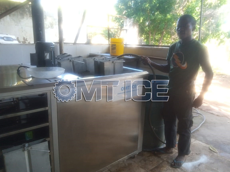 OMT 1T blokový stroj na výrobu ledu do Zambie 6